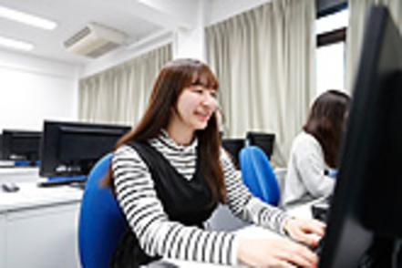 京都華頂大学 図書館司書や家庭科教諭をめざせる情報系の学科！文系でも安心して情報の活用方法を学べる「生活情報学科」