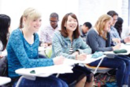 桃山学院大学 授業やクラブ・サークル活動などで留学生と交流する場があります