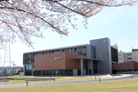 麗澤大学 「テクノロジーに、愛を。」をコンセプトにした新しい工学部。社会の課題を解決し、人々を幸福にするエンジニアを育てます