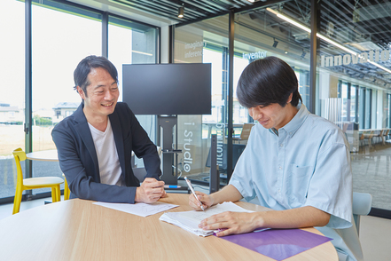 麗澤大学 小規模にこだわる麗澤大学だからこその手厚いサポートが可能。「iStudio」ではマンツーマンで苦手分野のサポートをします