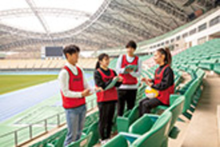 日本文理大学 ゼミや演習など地域・企業と連携した実践型プロジェクトを通して、ビジネスで必要となる知識はもとより、実践力も養います。