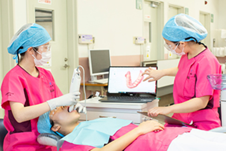 大阪歯科大学 充実した学内実習環境で、次世代の歯科衛生士・歯科技工士を養成しています