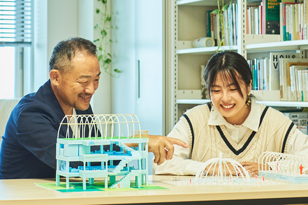 亜細亜大学 年齢や国籍の異なる人々と共生できるコミュニティのデザインを学びます。