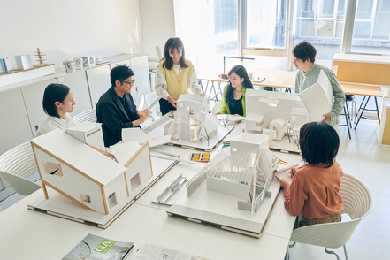 東京工芸大学 建築コースは少人数制の演習、充実した設備、教員と学生の距離の近さが最大の魅力。デザイン・構造・環境をバランスよく学べます