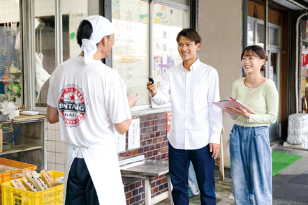 東京国際大学 実習、フィールドスタディ、インターンシップ、企業研究など、実践力を高めるカリキュラムが充実しています。