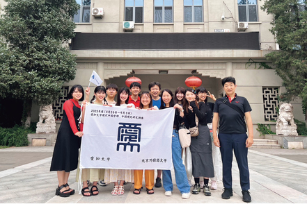 愛知大学 「現地研究調査」では、中国にて現地の大学生と協同調査を行い、研究成果を発表します