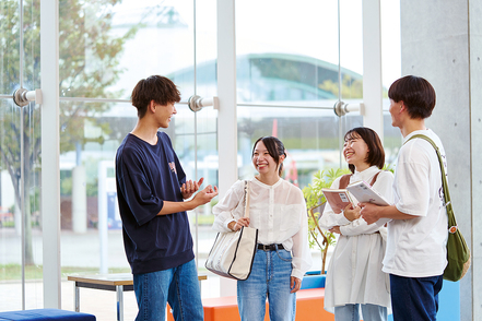 金城大学 新入生が大学生活をよりスムーズに始められるように、上級生が「ピアサポーター」としてサポートしているので新生活も安心です