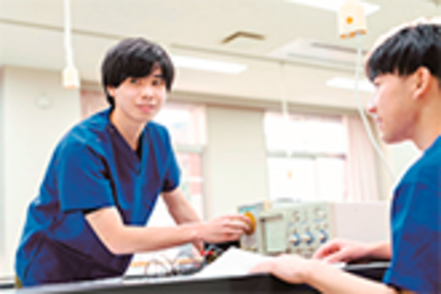 広島国際大学 「今後ますます必要とされる技術」と考え、臨床工学技士を志望。わかりやすい授業で1から理数系科目を学ぶことができています