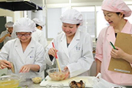 別府大学 学生が学びやすい新カリキュラムやクラス担任及び専任教員によるきめ細やかな学修サポート