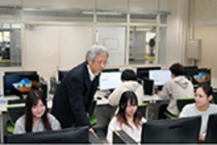 沖縄国際大学 地域産業分野を活性化・創造できる情報化人材、高度な経営情報分析能力を身につけたビジネススペシャリストを養成します