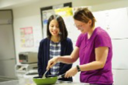 専修大学 日本にいながらグローバルな感覚を身につける「寮内留学」プログラムを実施。