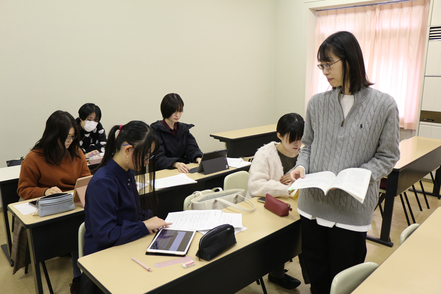 川村学園女子大学 【心理学科】臨床心理学、発達心理学、社会心理学、認知心理学を広く学び、自分の興味にあった分野を深く学ぶことができます