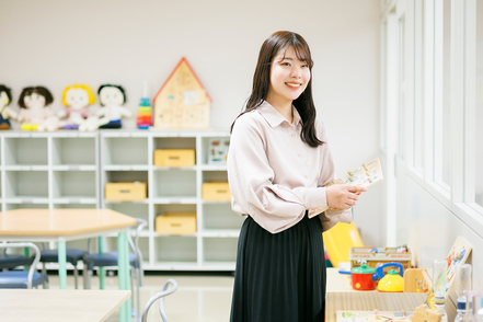 関西国際大学 小学校、特別支援学校、保育園、幼稚園など現場実習が充実。4つの資格・免許を4年間で同時取得可能で教員採用対策講座も充実