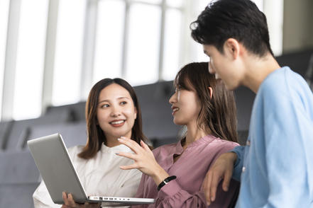 敬愛大学 経営情報学を中心とし、AIやデータ等を駆使しながら会社や地域の課題解決に貢献できる人材を育成