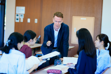 東洋英和女学院大学 世界と日本を知って、国際社会への貢献と共生への行動力を培う。