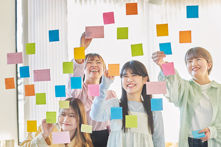 十文字学園女子大学 ディスカッションやプレゼンテーションといった、インタラクティブな授業が展開されます