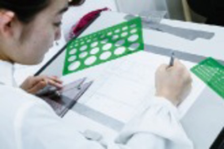 神戸女子大学 <家政学科>すべての人が安心快適に過ごせるように、住まいへの思いを形にするインテリアデザイン実習が人気