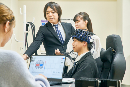 人間環境大学 2024年4月、西日本初となる総合犯罪心理学科を開設!身近なトラブルから国家規模の問題まで、犯罪の心理的要因を多方面から分析