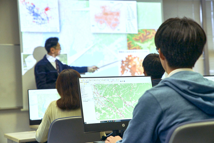 人間環境大学 データサイエンスの重要性と社会的ニーズを理解し、関連した知識を身につけます