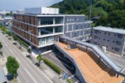 金沢星稜大学 日本人学生、留学生、ネイティブの先生などと広く国際交流ができるグローバルコモンズ