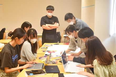 湘南医療大学 他学科と共同の授業「チーム医療論」を通して多職種の役割を深く理解することにより、最前線で活躍できる実践力を養成します。