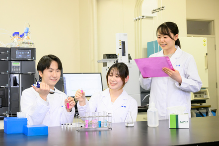 金沢学院大学 多彩な講義・実験・実習を通してさまざまな角度から栄養と健康を学びます