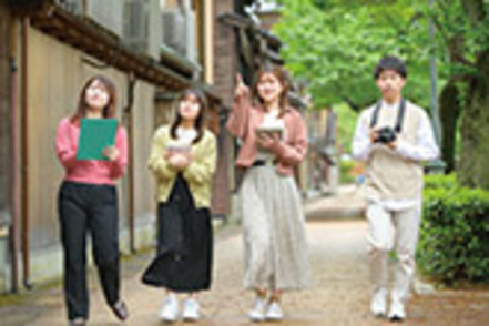 金沢学院大学 日本文学・英米文学・歴史学・心理学の4専攻で文学、言葉、文化、行動、心を学び、広い視野と教養を身に付けます