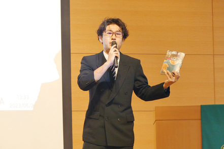 静岡英和学院大学 5分の制限時間内で一冊の本について紹介し「いかに読みたいと思わせるか」を競う「ビブリオバトル」で学業実践力を磨く