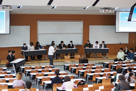 志學館大学 大学祭で実施した模擬裁判の様子