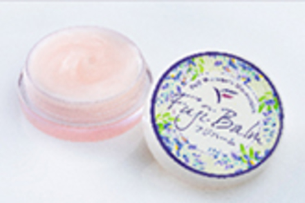 藤女子大学 ［地域創生学科］企業と協働して学園内に咲く藤の花を使用したバームを商品化。