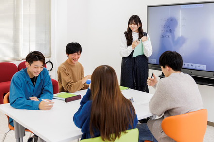 静岡福祉大学 自分の時間や仲間との時間が多く取れるのも、4年制大学の魅力の一つ。共に成長を実感したり、新たな自分の魅力が見つかるかも。
