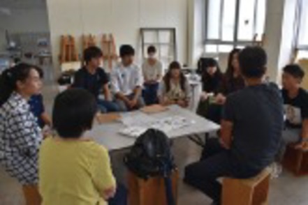 文星芸術大学 1・2年次は基礎力を学びます。地域文化創生分野は実技なしのカリキュラム構成も可能