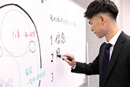 桐蔭横浜大学 地域社会学、マーケティング学、国際コミュニケーション学、心理学、サスティナブル工学の5つの専門知を学びます。