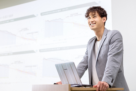 四日市大学 【人文社会専攻】日本や国際社会におけるさまざまな問題を、文化、歴史、社会学などの面からとらえ、その解決策を考えます。