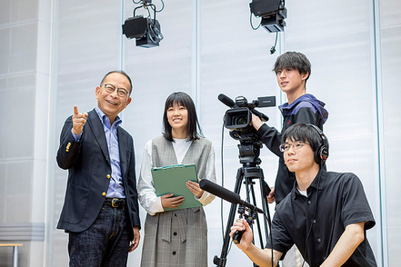 四日市大学 【メディア情報専攻】ITやデータサイエンス、Web、映像、音響など、情報社会で必要なスキル・表現手法をトータルに学びます。