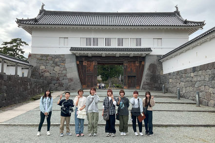 聖徳大学 学生の人気No1。教室から飛び出て、現地現場主義で楽しく本物を体験する『RE科目』、学生からの提案もあり、現在28科目が開講