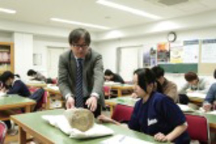 帝塚山大学 学内で学芸員実習ができる附属博物館がある好環境。考古学の調査や研究に必要な知識を修得する