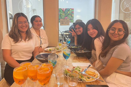 武蔵大学 短期・長期での多彩な海外留学制度も用意しています。留学生との交流も盛んです。