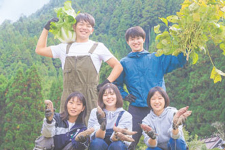 明治国際医療大学 有機農業を実践的に学びながら、農と食、環境に関する課題や可能性を探求します。