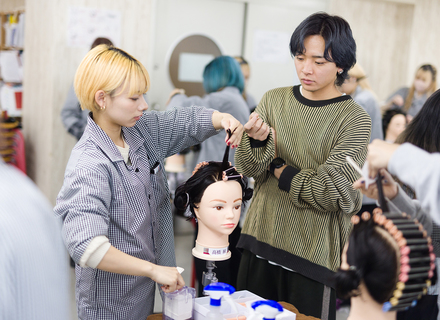 愛知美容専門学校の特長２