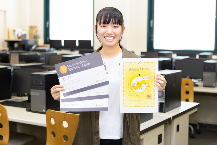 神戸電子専門学校の学生