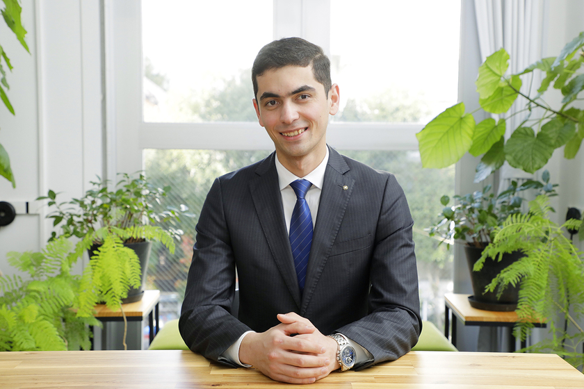 グレッグ外語専門学校の卒業生