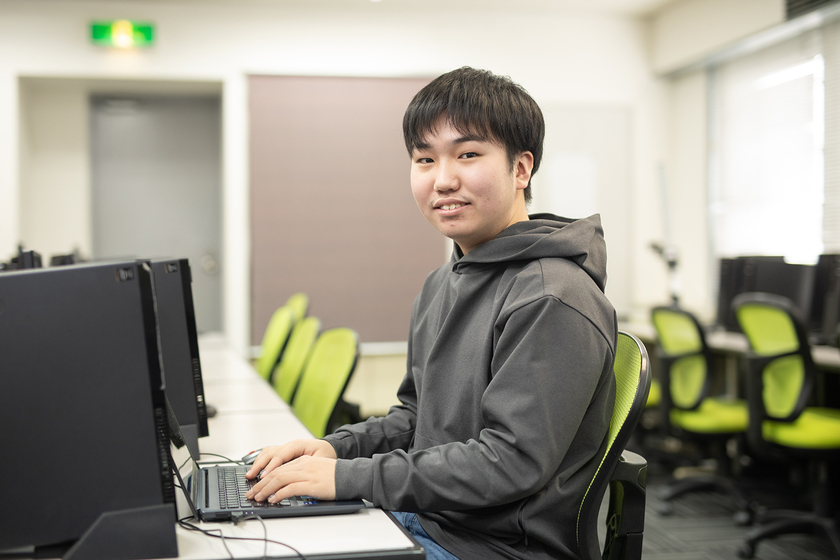 日本コンピュータ専門学校の学生