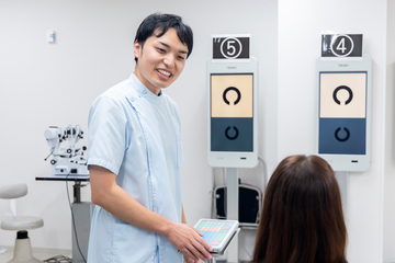 視能訓練士として働く大島 勇人さん