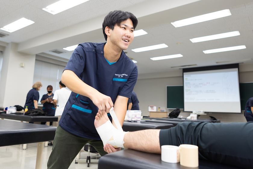 明治東洋医学院専門学校の学生