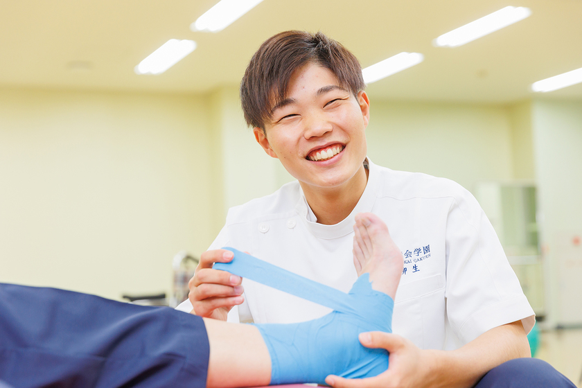 専門学校　健祥会学園の学生