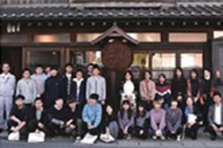 八戸工業大学 「地域コミュニティ論」の授業では国内の様々な地域について地域活動の事例と共に理解し、フィールドワークで体験的に学びます