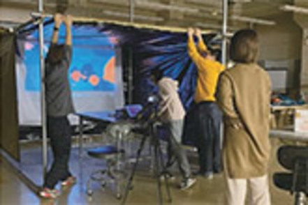 八戸工業大学 ゼミでは自分の研究分野について個別指導を受けながら、技術や手法、表現など卒業研究まで継続的に専門性を深めていきます