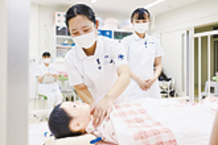 創価大学 総合大学の強みを活かし、知力・人間力・創造的な看護実践能力・グローバルマインドをバランスよく培います