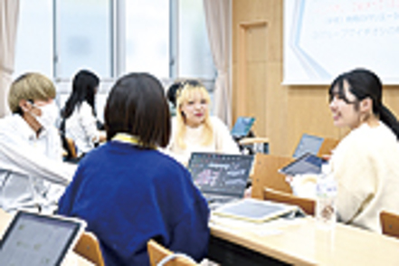 創価大学 近年の教育現場では、専門性を持った教員が求められています。免許状を取得すれば教員採用での強みになります